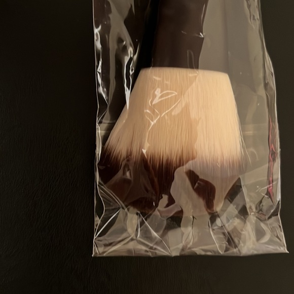 NYX Pro Powder Brush - New - Picture 3 of 4